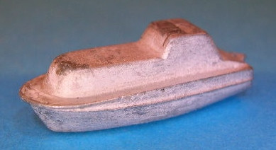 Rettungsboot Maßstab:   nach Schiffsgröße / Gewicht in gr. ca.:  22 / Höhe in mm ca.:  11 / Länge in mm. ca.:  32 / Breite in mm ca.:  10 / unbehandelt, unlackiert und nicht entgratet.