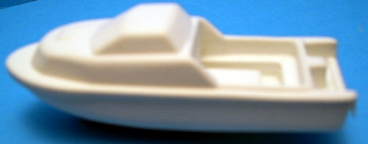 Motorboot aus Kunststoff, für Modellschiffe,1:100.  H=16 L=114 B=37mm