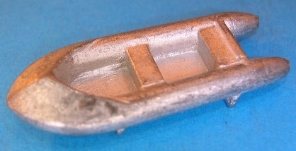 Schlauchboote Maßstab:  nach Schiffsgröße / Gewicht in gr. ca.:   10 / Höhe in mm ca.:   5 / Länge in mm. ca.:   34 / Breite in mm ca.:   12 / unbehandelt, unlackiert und nicht entgratet.