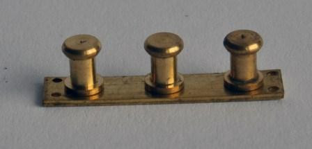 Dreifach Poller,  1:150 oder 1:200,ø 4 mm, 8 mm hoch, Messing