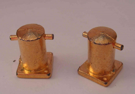 Kreuzpoller für Modellschiffe, ø 9 mm, 16 mm hoch, goldfarben