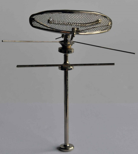 Radarantenne für Modellschiffe,  43 x 100 mm, drehbar, Messing vernickelt, Radar
