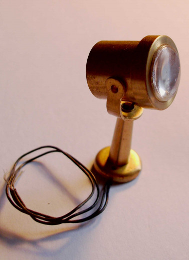 Suchscheinwerfer für Modellschiffe, Messing,  ø 13 mm, 28 mm hoch, 3 Volt