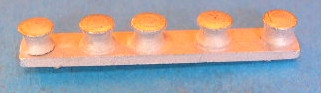 Fünfachrolle Maßstab :1:200 / Gewicht ca. gr. : 2 / Höhe ca. mm :  2 / Länge ca. mm :22 / Breite ca. mm :2 / unbehandelt, unlackiert und nicht entgratet.