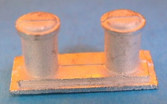 Doppelpoller für Modellschiffe,1:100,  H=8 L=17 B=6mm, Maßstab :1:100