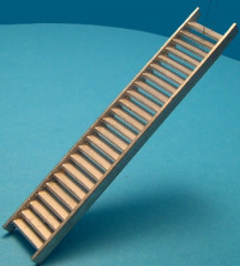 Treppe Maßstab 1:100 / unbehandelt, unlackiert und nicht entgratet.