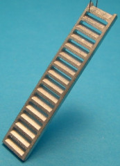 Treppe Maßstab 1:100 / unbehandelt,  unlackiert und nicht entgratet.