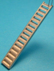 Treppe Maßstab 1:100 / unbehandelt, unlackiert und nicht entgratet.