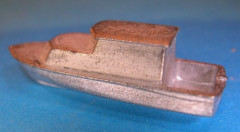 Boot Maßstab:   nach Schiffsgröße / Gewicht in gr. ca.:  18 / Höhe in mm ca.:  10 / Länge in mm. ca.:  33 / Breite in mm ca.:  11 / unbehandelt, unlackiert und nicht entgratet.