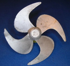 Propeller für Modellschiff, 1:100, 4 Blatt,  ø = 56mm, rechtsdrehend Verstellpropeller