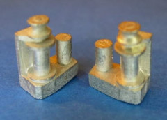 Umlenkrollen Maßstab : nach Schiffsgröße / Gewicht in gr. ca.:  2 / Höhe in mm ca.: 12 / Länge in mm ca.:  8 / Breite in mm ca.:  4 / unbehandelt. unlackiert und nicht entgratet