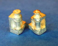 Umlenkrolle Maßstab : nach Schiffsgröße / Gewicht in gr. ca.: 1 / Höhe in mm ca.: 7 / Länge in mm ca.: 6 / Breite in mm ca.: 4 / unbehandelt. unlackiert und nicht entgratet.