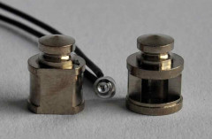 Mastlaterne für Modellschiffe ,hell, ø 8mm, 10 mm hoch,vernickelt, Rückseite abgeflacht